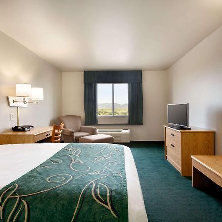 Travelodge By Wyndham Milford Екстер'єр фото